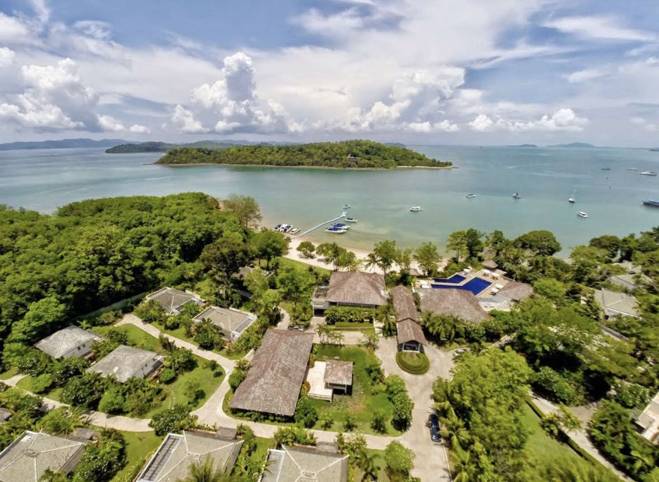Aopor Resort — 1 / 13