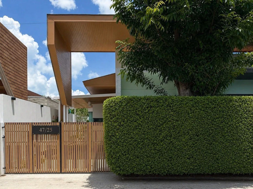Newly Renovated Modern Villa — 1 / 23