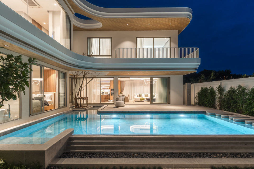 Pool Villa — 1 / 18