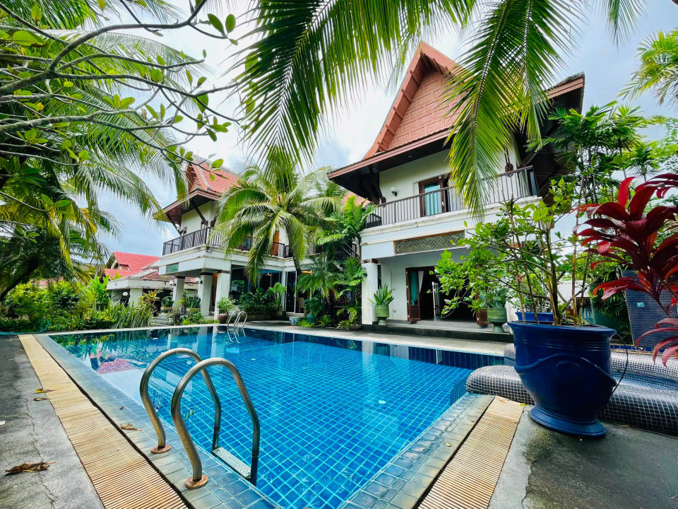 Pool Villa — 1 / 28