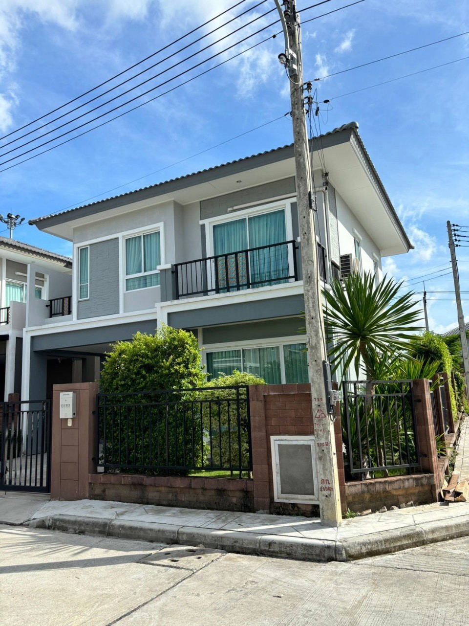 House — 1 / 20