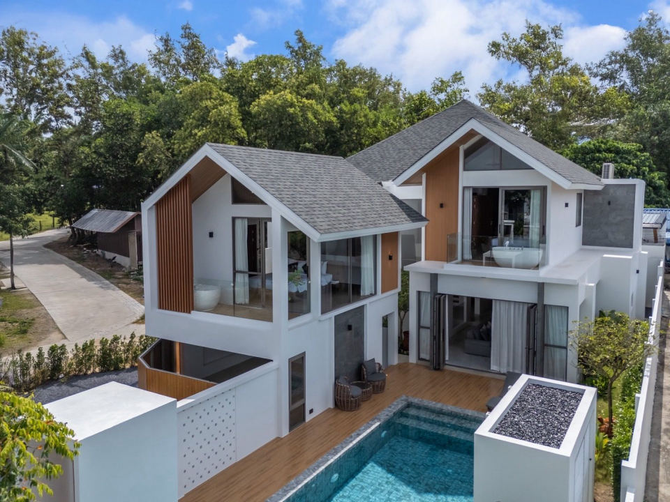 Villa — 1 / 28